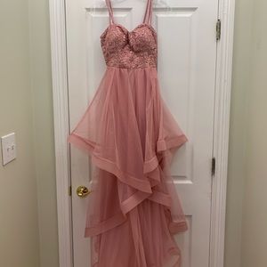 Women’s formal/prom dress. Not sure of exact size but fits like 0/2.